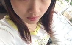 女生迈开腿让男生打扑克PPT